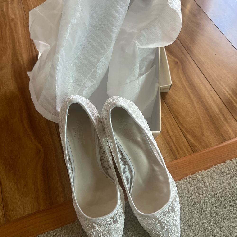 Maripe white wedding shoes size 8